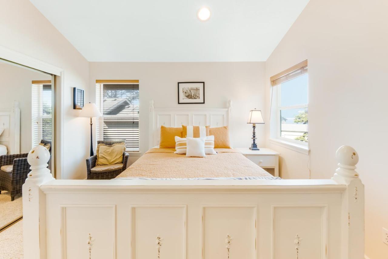 Yaquina Lighthouse View Beach Home Newport Exterior foto
