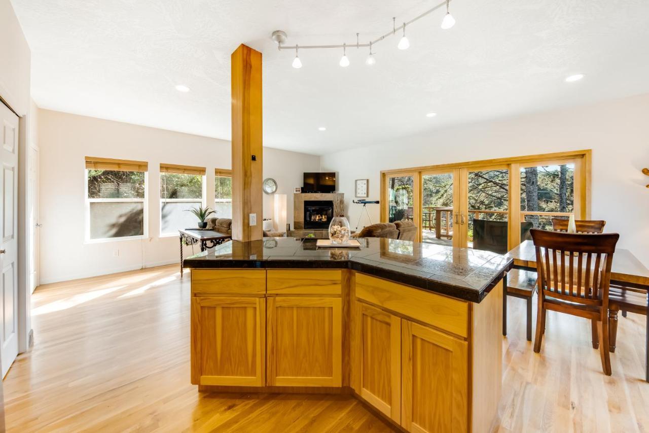 Yaquina Lighthouse View Beach Home Newport Exterior foto