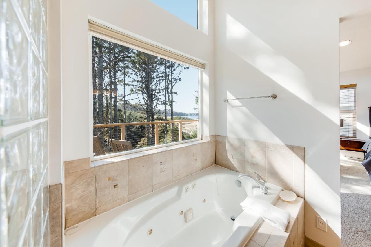 Yaquina Lighthouse View Beach Home Newport Exterior foto